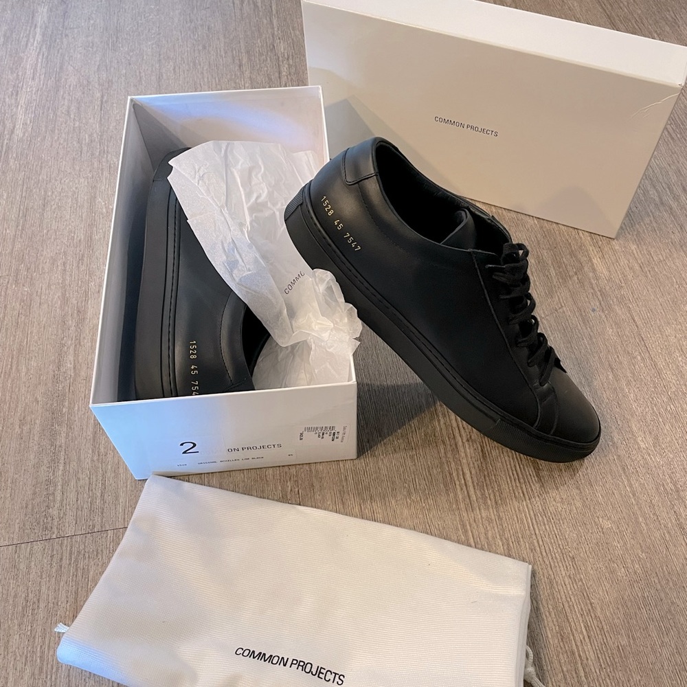 WORN ONCE / LIKE NEW MENS COMMON PROJECT SNEAKERS